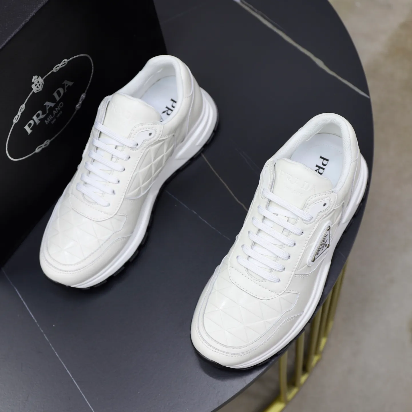 Ex-factory price: 540💰🙅‍♂️🙅‍♂️🙅‍♂️ Brand: PRADA Standard code: 38-44 (45 customized) Grade: Same as the official website Material: Original material splicing Comfortable and breathable lining Lightweight and wear-resistant sports outsole Style category: Men's fashionable casual shoes Running sneakers Distinguished luxury brand elements Top luxury Color: actual picture color